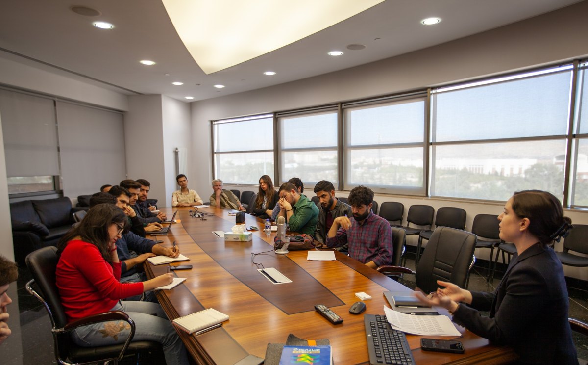 Mara Revkin giving a guest lecture at the American University of Iraq, Sulaimani